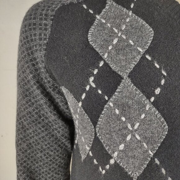 Transcript black gray embroidered argyle 100% Cashmere V-Neck sweater Medium - Picture 3 of 10